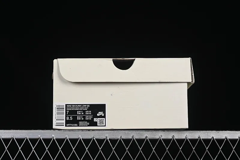 All Categories Nk SB Dunk Series Nk SB Dunk Low Low-top Sneakers K Version There Skateboards x Nk SB Dunk Low Graffiti Art Style Joint Model SB Low-top Casual Sneakers HF7743-001